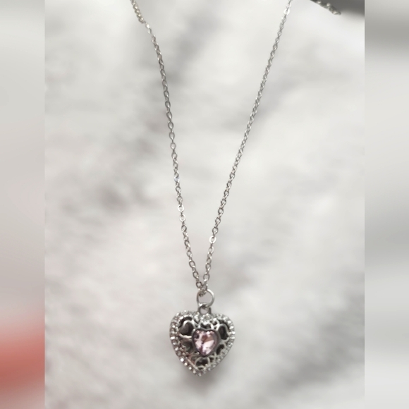 NWT Sparkling pink heart and white stone, silver tone necklace and earring - Picture 5 of 5